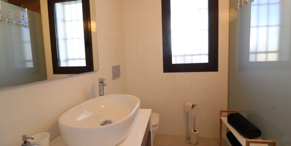 o_1jatrv8qt1n9p1fgi17dgbcncld17