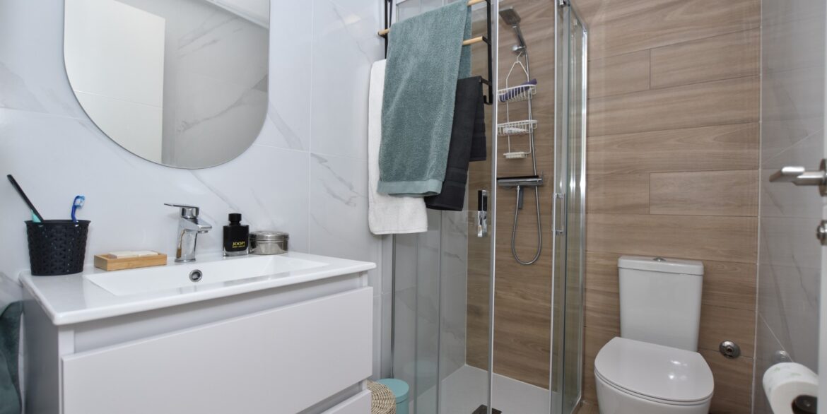 o_1jb0e8j5p1656cneq3m1sg1h1d5i