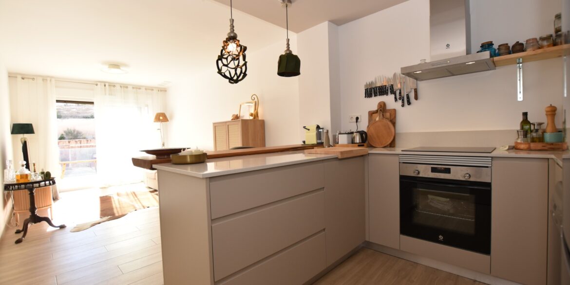 o_1jb0e8j5p19tm198h1dp0vlf2s74m