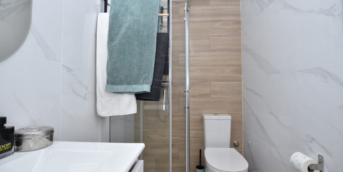 o_1jb0e8j5p1la1tta16c21bkb71t5h