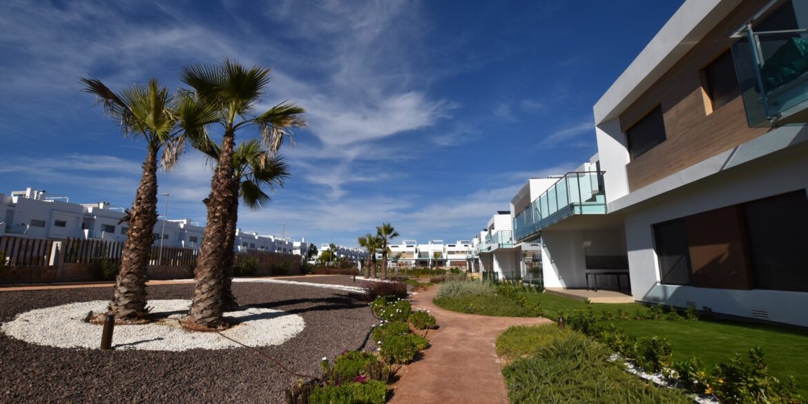 o_1jb0e8j5q8dt175213e91t3c1n3t63