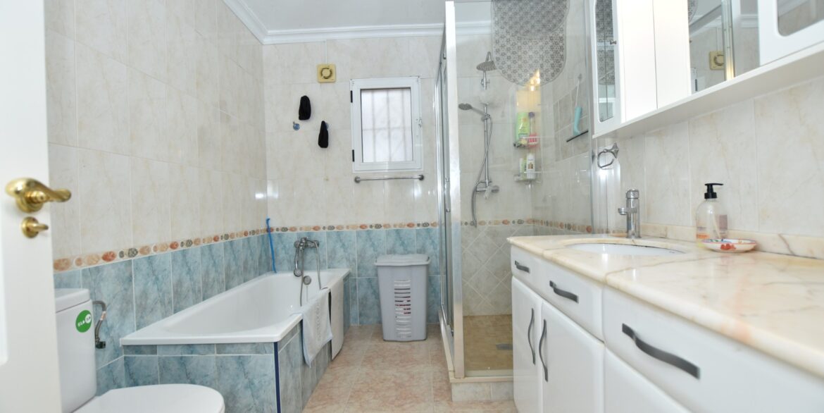 o_1jb0egti11iek13hbv0b1v4fu4d7b