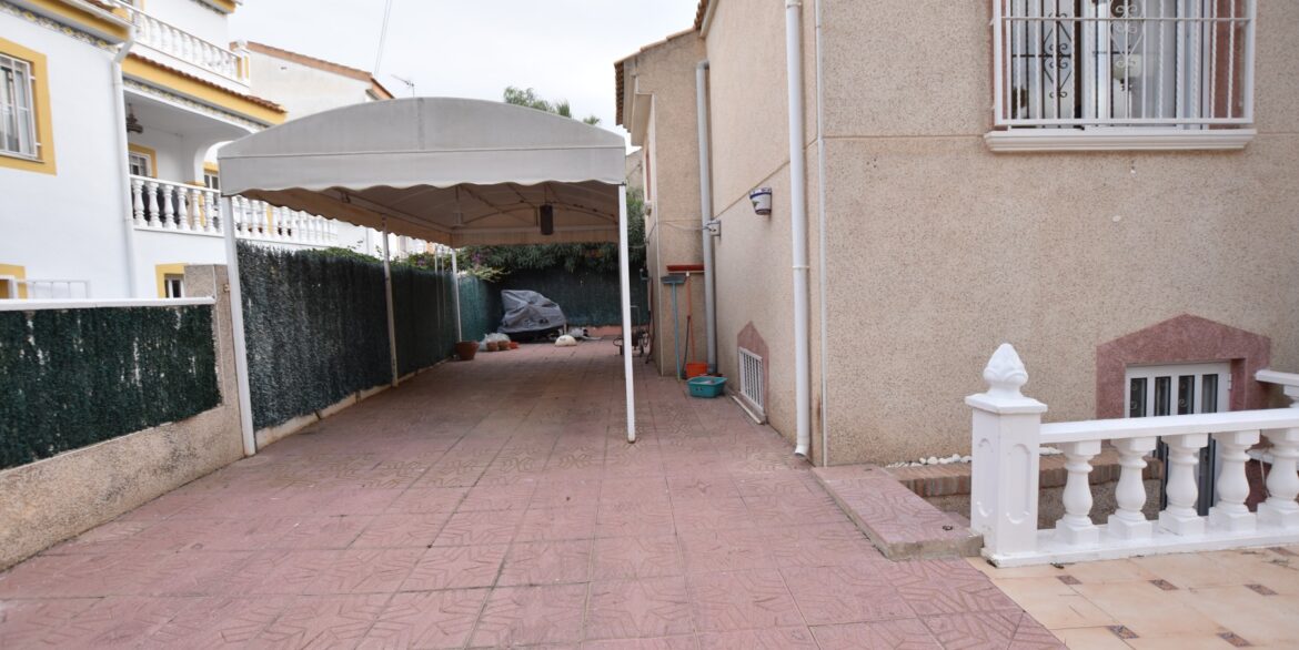 o_1jb0egti1ss415m51v7817ui5v68a