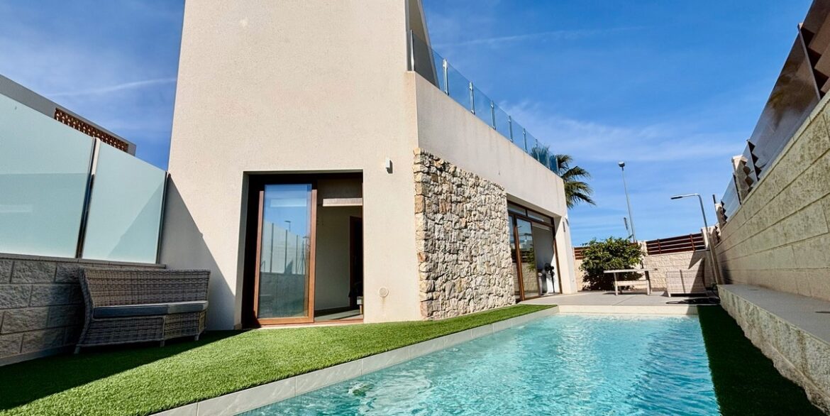 o_1jb2cljogq28q8rgr1bke1hp51m