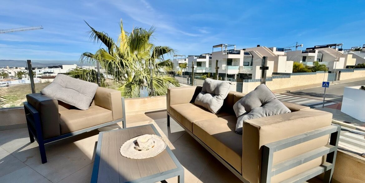 o_1jb2cljohd7t12scoh3h0914dr1n