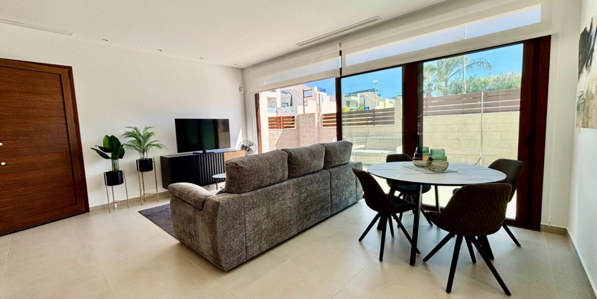 o_1jb2cljohn4d1mmhvpe12eai691r