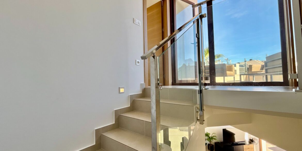 o_1jb2cljol1kglh5q1vpqdk91hoj21