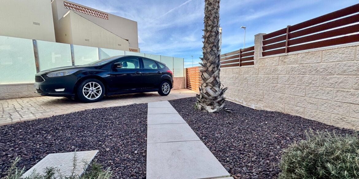 o_1jb2cljolt5nq4k14prfll11a524