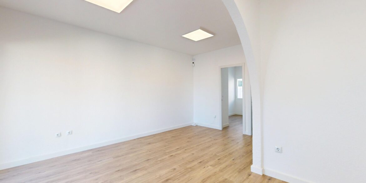 o_1jbi6b15oposcss1u6p1ic41seg21