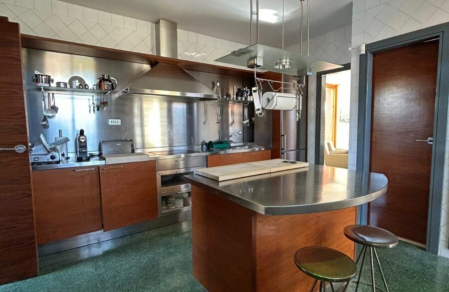 o_1jbi9gfqa16idhcm1douhdr1c2n2b