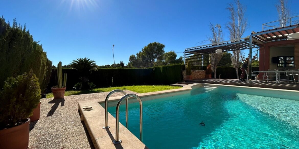 o_1jbi9gfqa1fte1d281bqr11m93b223