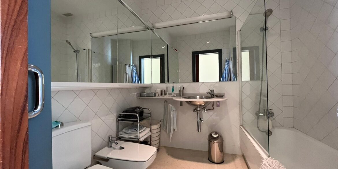 o_1jbi9gfqb1a4bali1739gsfame2g