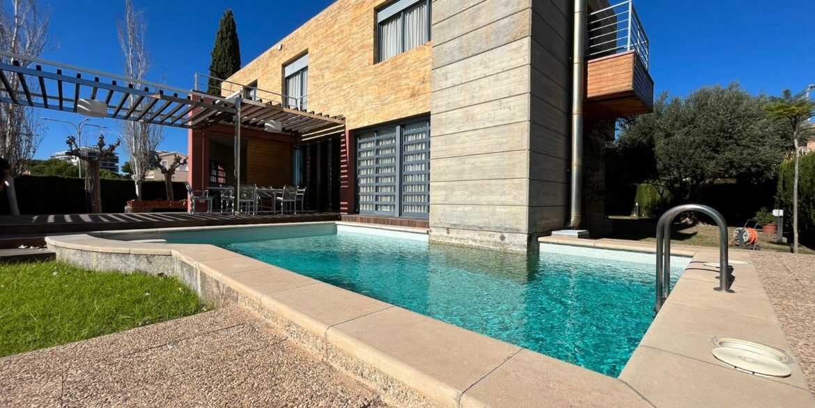 o_1jbi9gfqb1cfr1bigd8g79n1bf52m