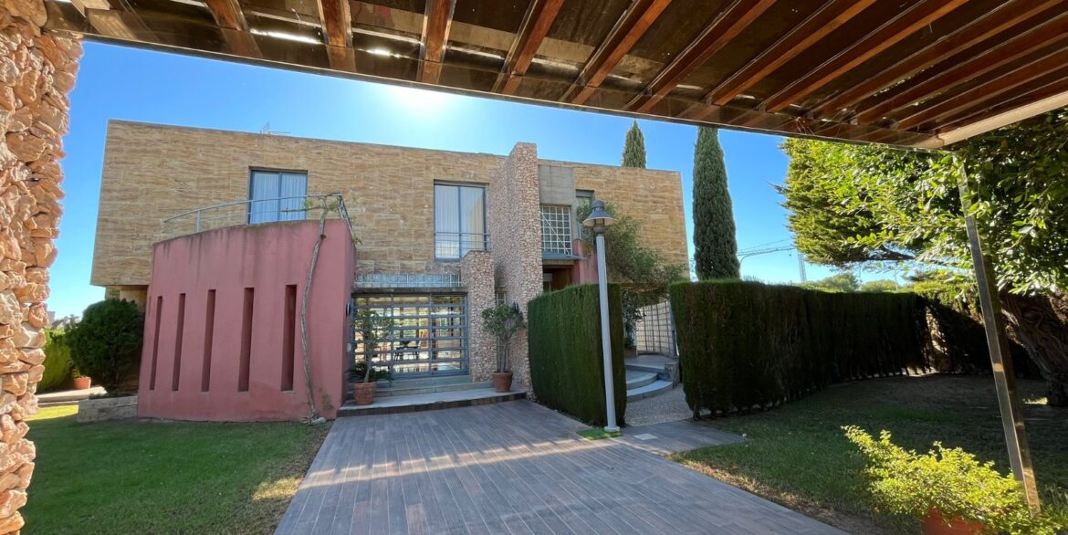 o_1jbi9gfqb1d77169c4uo9e5n3g2n