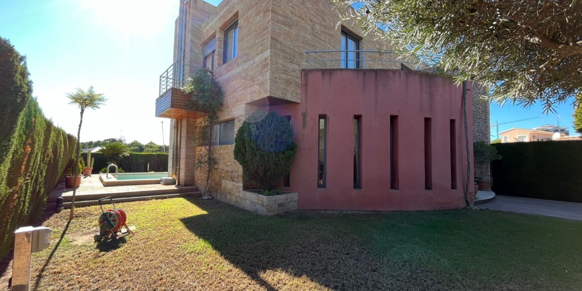 o_1jbi9gfqbae71kh9aj0147qdn62p