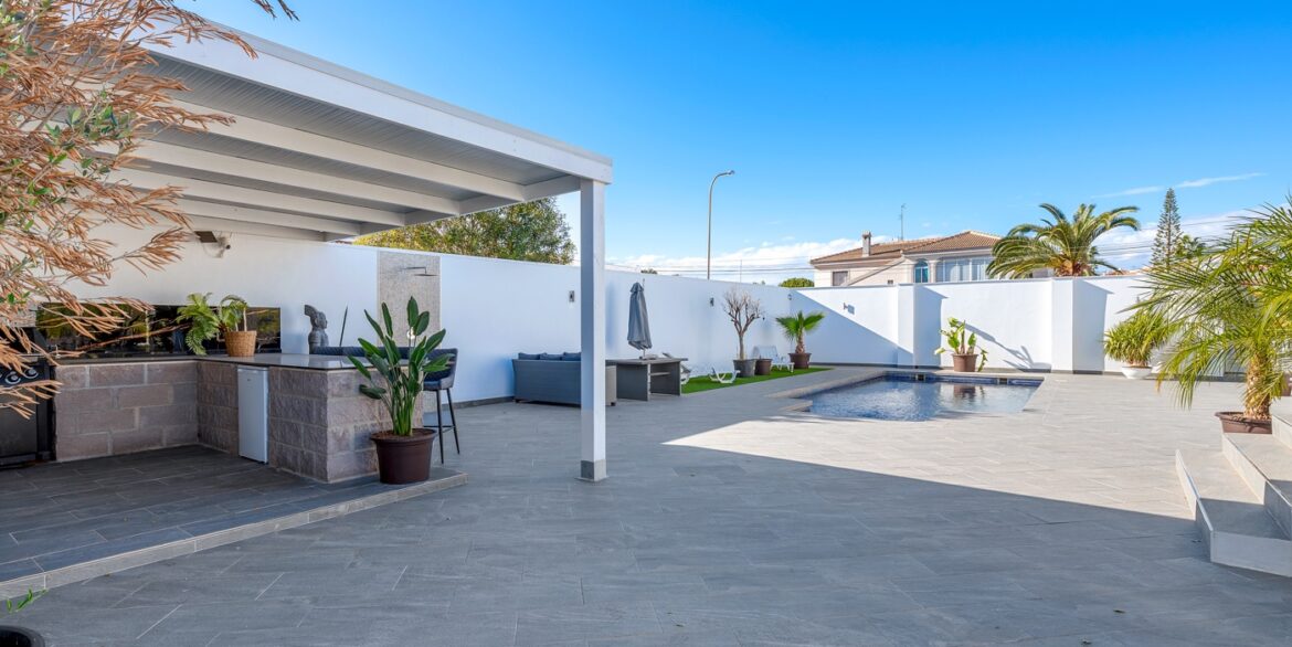 o_1jbkp8sdb18nn1cmr1to4jqd1t337