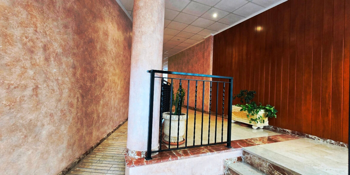 o_1jc1qklin1b1r0v15vl1aht14je3m