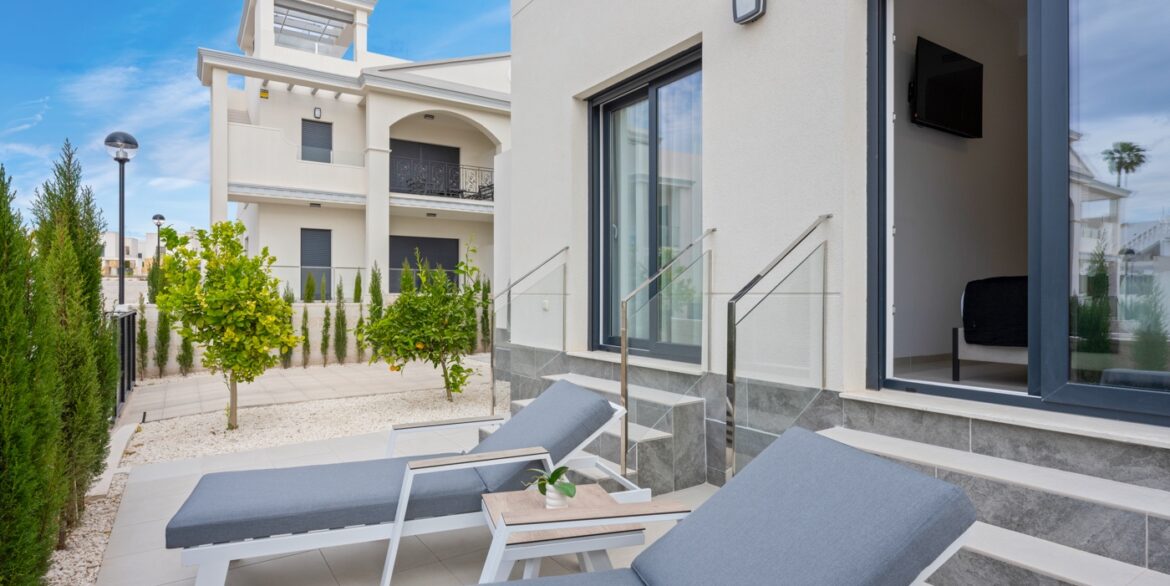 o_1jc1uejft19ut1ieb14rs10ts1nip2u