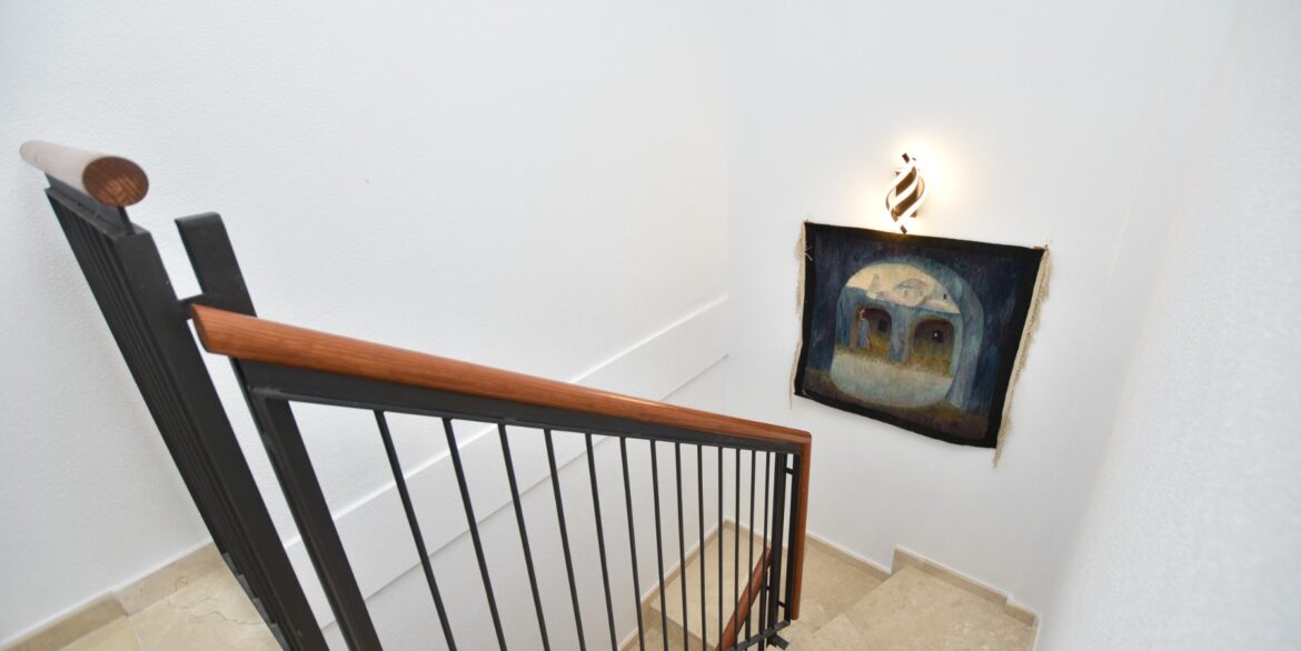 o_1jc6pvnel1si67cb1cf8196g14ih4c