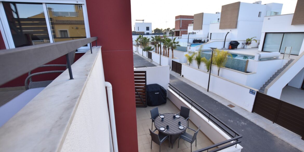 o_1jc6pvnem17f41vmpm79on9kie52