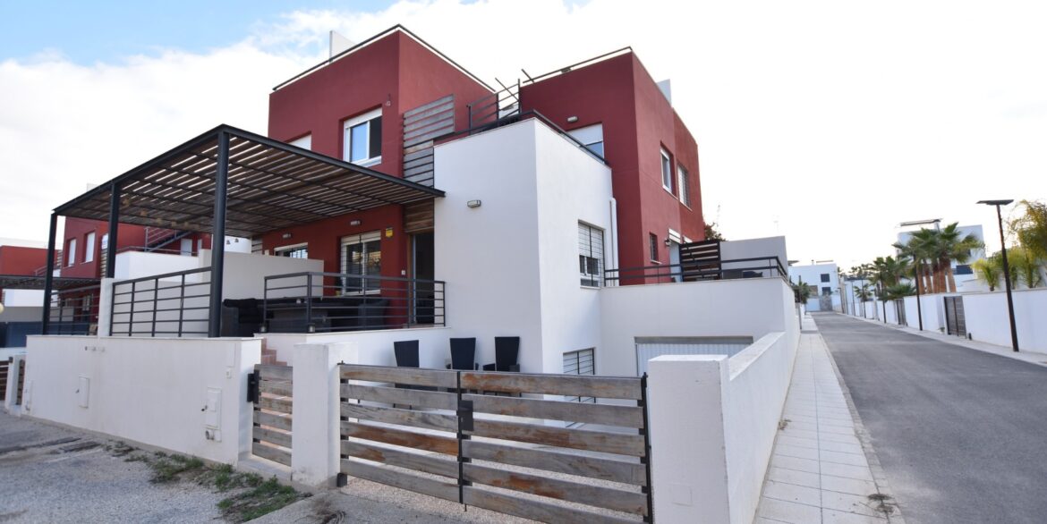 o_1jc6pvnemd9oei6n7s1e2bfv45r