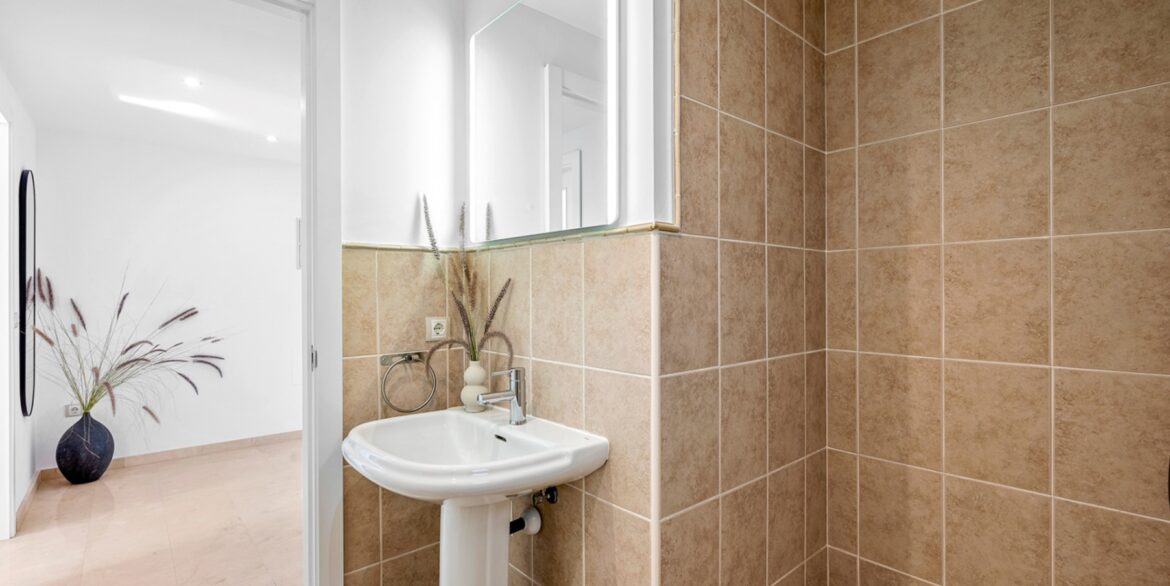 o_1jcki67vk1ilf1h7amd1h03mn437