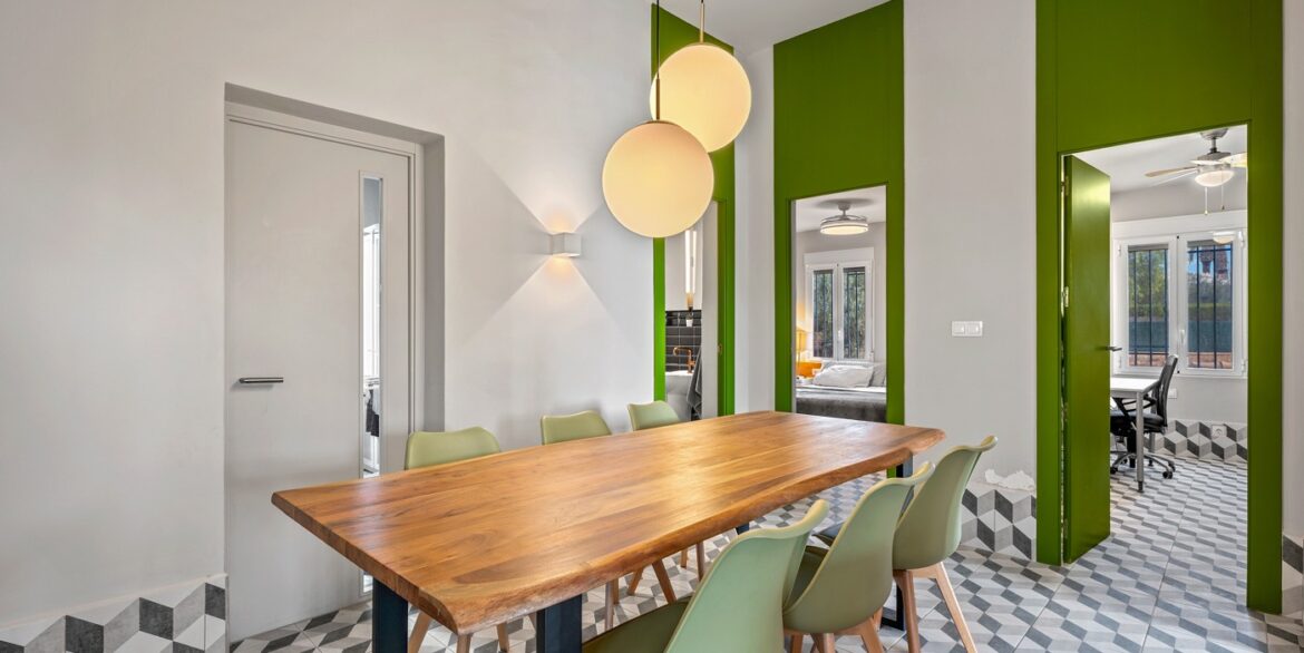 o_1je7lv8jb182a15sd1jtf8bq1j7d49