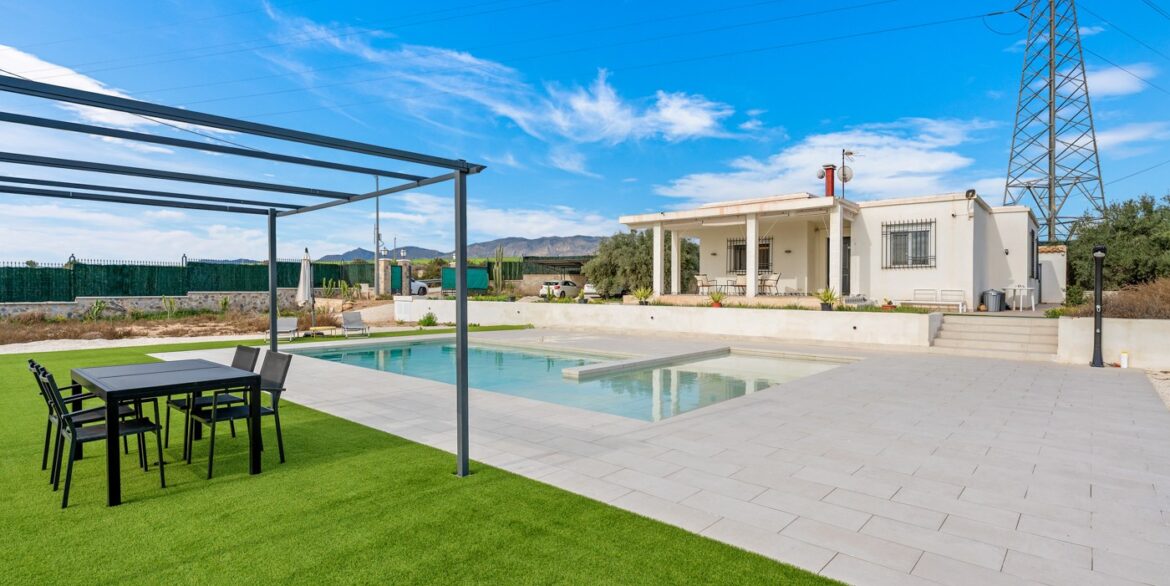 o_1je7lv8jb5vlpjv1ot7n7g2mf3u