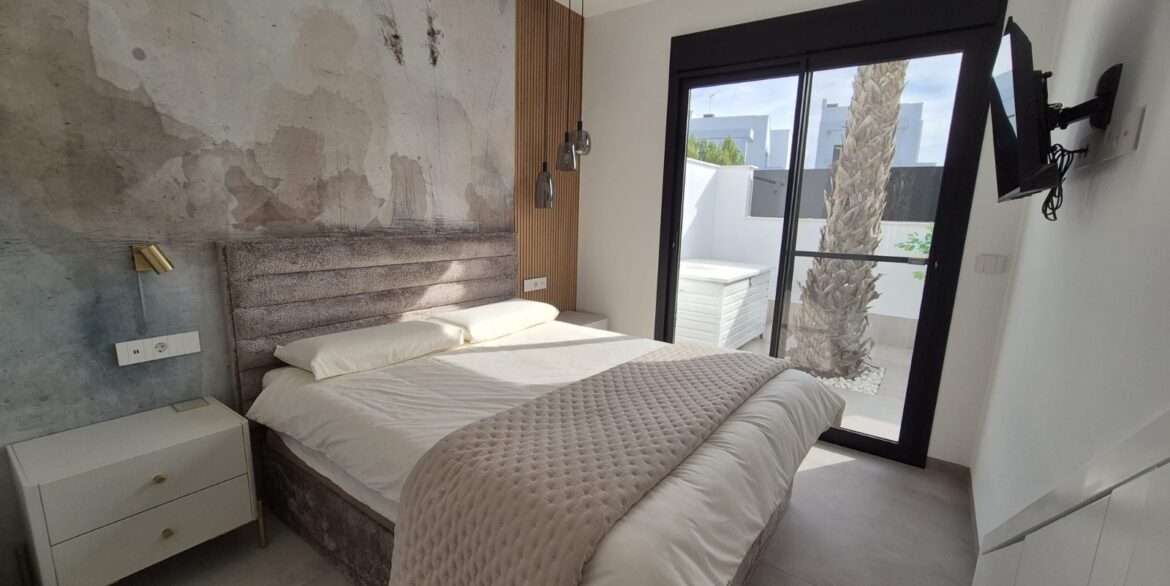 o_1jeorklipld31gtuaeb90r1k3331