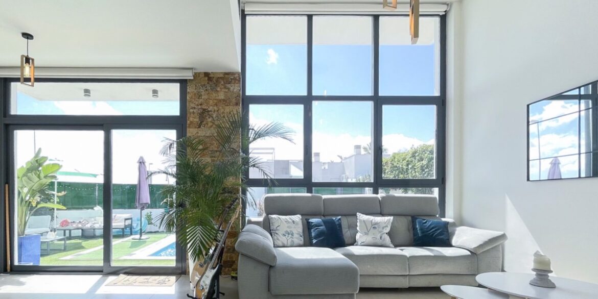 o_1jernis7obcc118v1c3n1jr222320