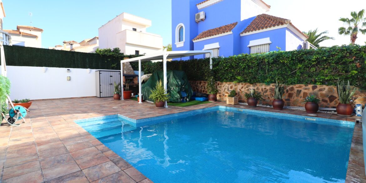 o_1jf13njr8qcu1ijp2v104b1si82a