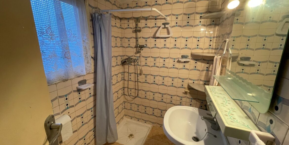 o_1jfbaccrv16k98md1h1f1m19q6821