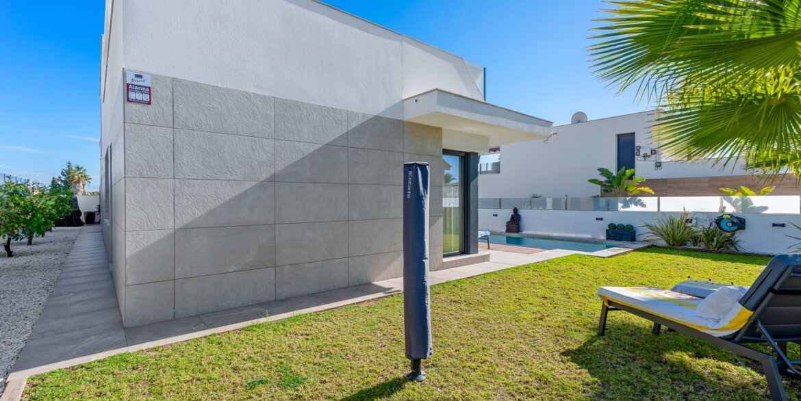 o_1jg4tva2dmre7sh1kuomn0119e2e