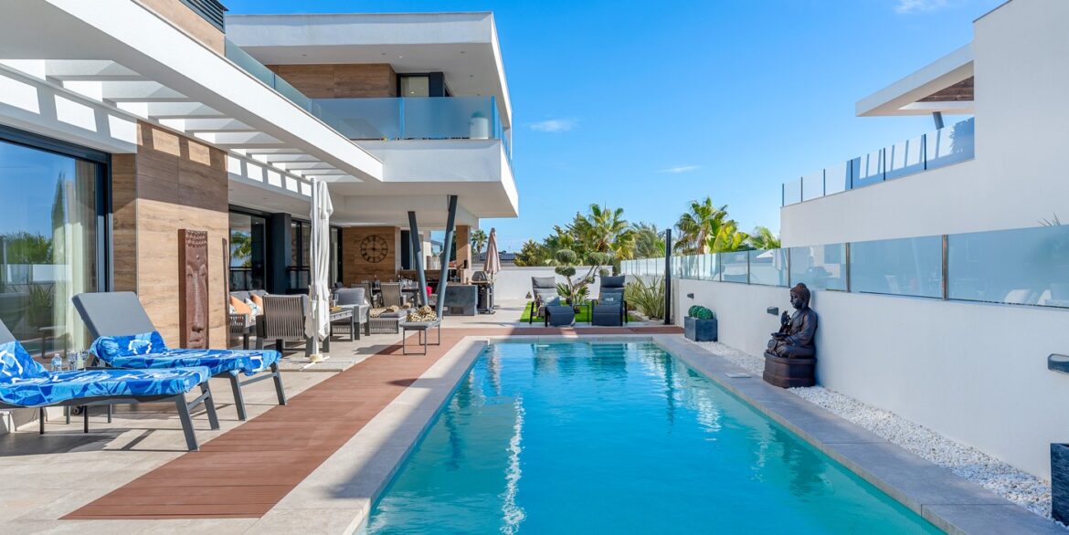 o_1jg4tva2e122ufd2k8a152nl9l3b