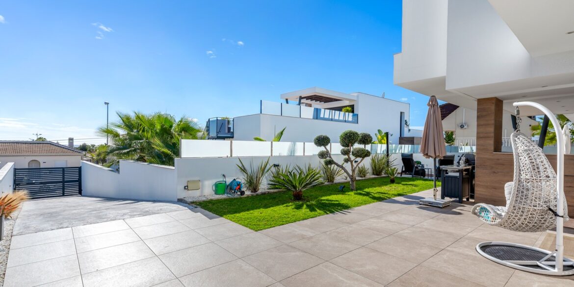 o_1jg4tva2e1ir3hof73epoe1j8637