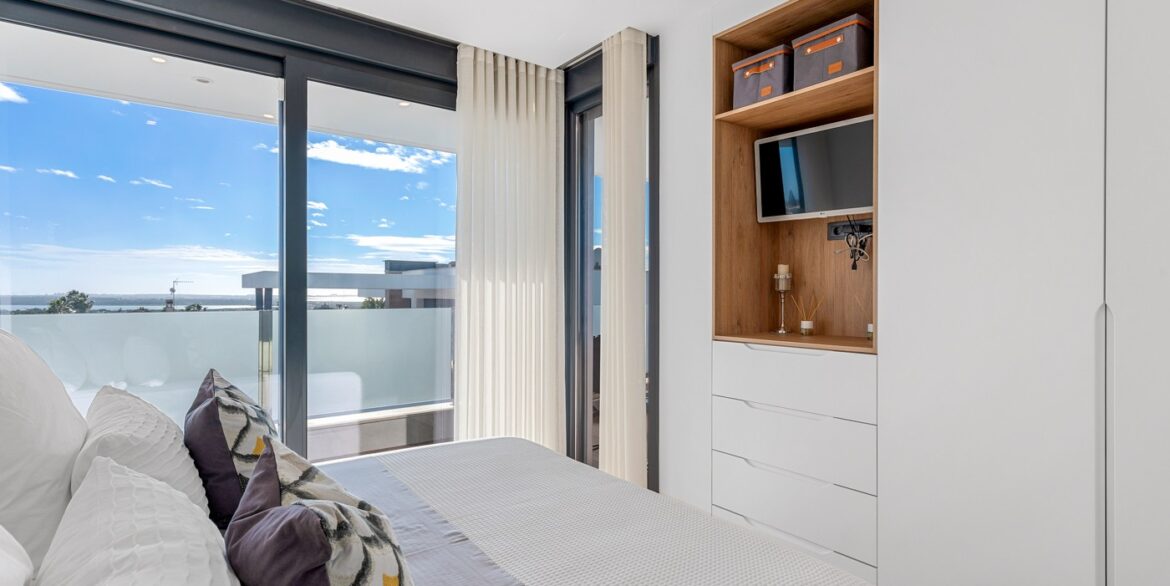 o_1jg4tva2e1mp5en2khr12ejnvc2u