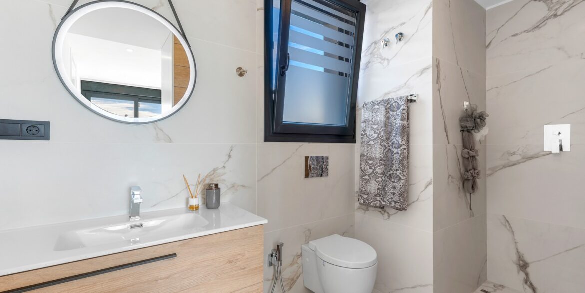 o_1jg4tva2e55p1kfj1gqlt6apv2q