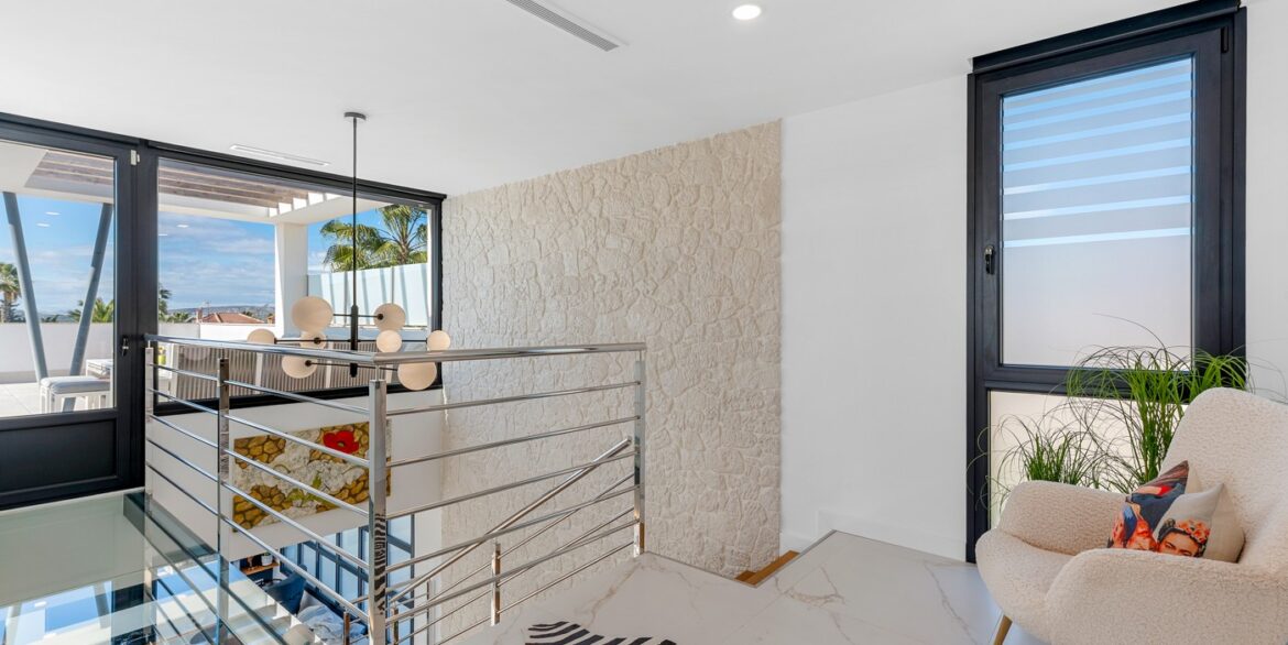 o_1jg4tva2enle121r1imo4tcrn33