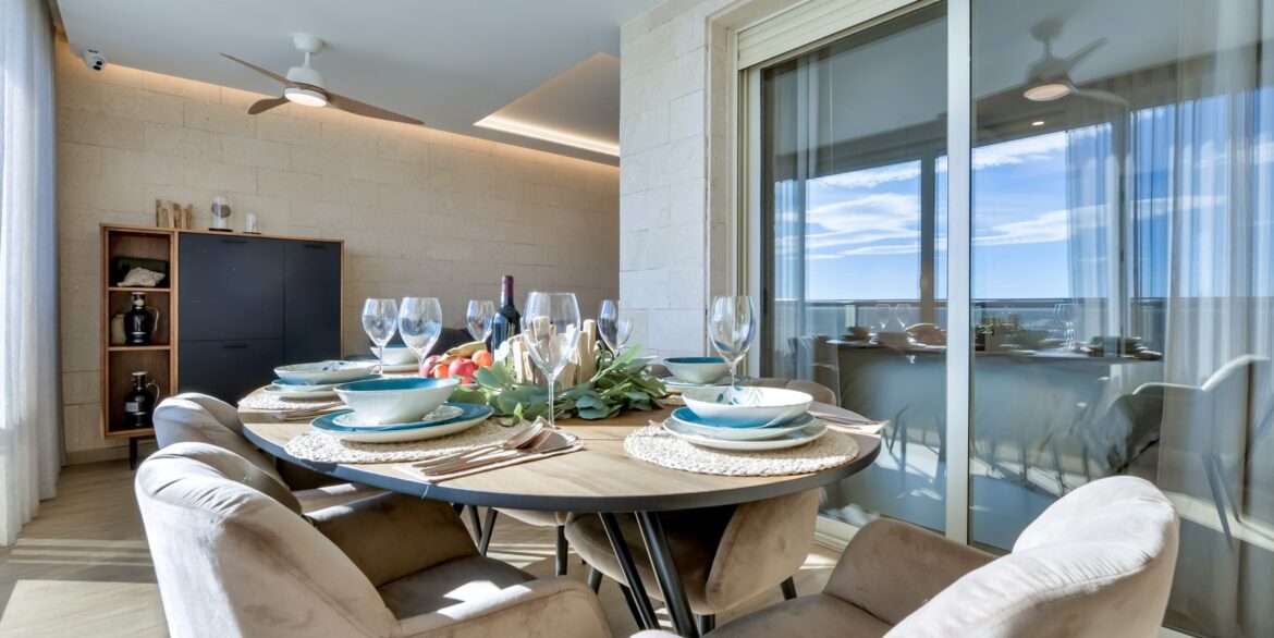 o_1jg55i3ml1ccvaap1pp7hih1qq35h