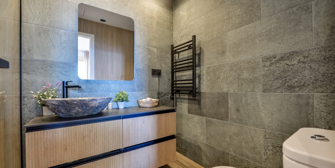 o_1jg55i3mmr9m001nulfvg2l15t