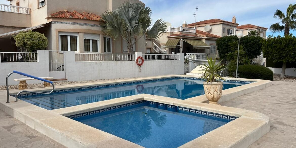 o_1jg7justr16lv1tc63b1pud2ij24