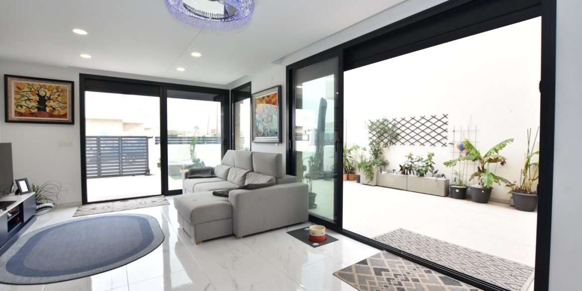 o_1jgf86lgu16tp1ek4rqe1ecv12a442