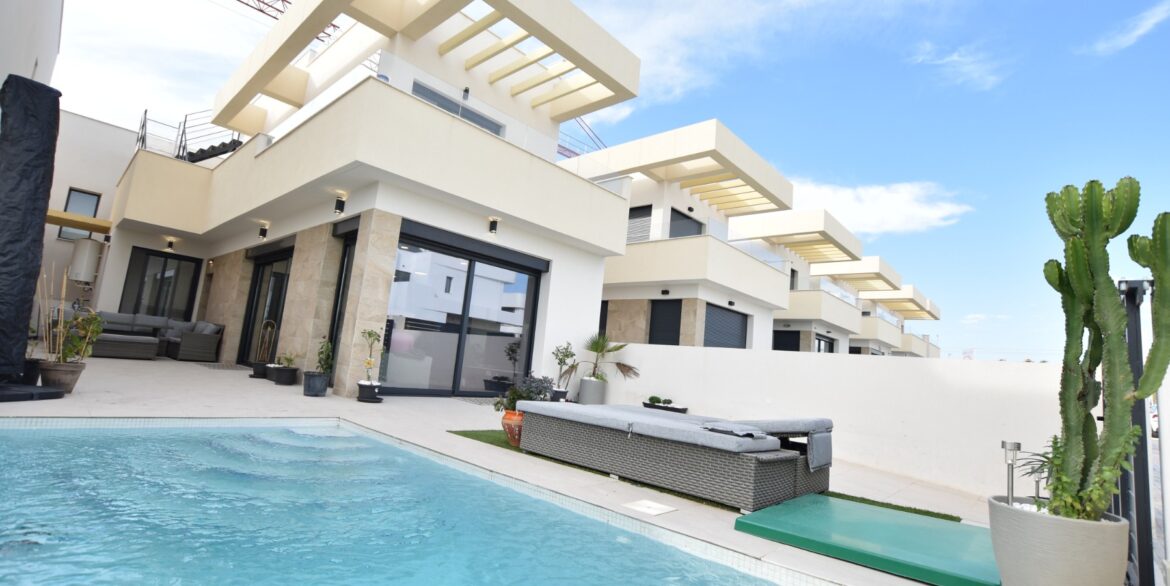 o_1jgf86lgudv81vdr10jv1l5b13e953