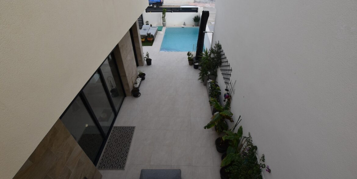 o_1jgf86lgupi8n4eu0clutt204m