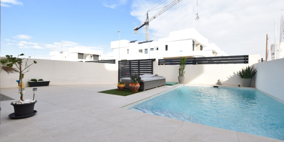 o_1jgf86lgv1j2njie17od12tag1q5d