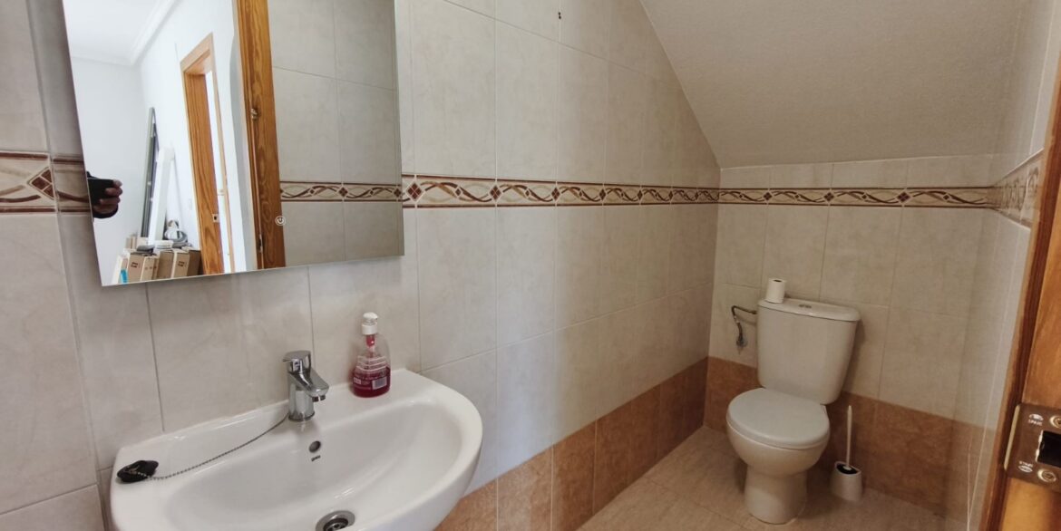 o_1jgfe60vh11vb6g8v0v3j913ad27