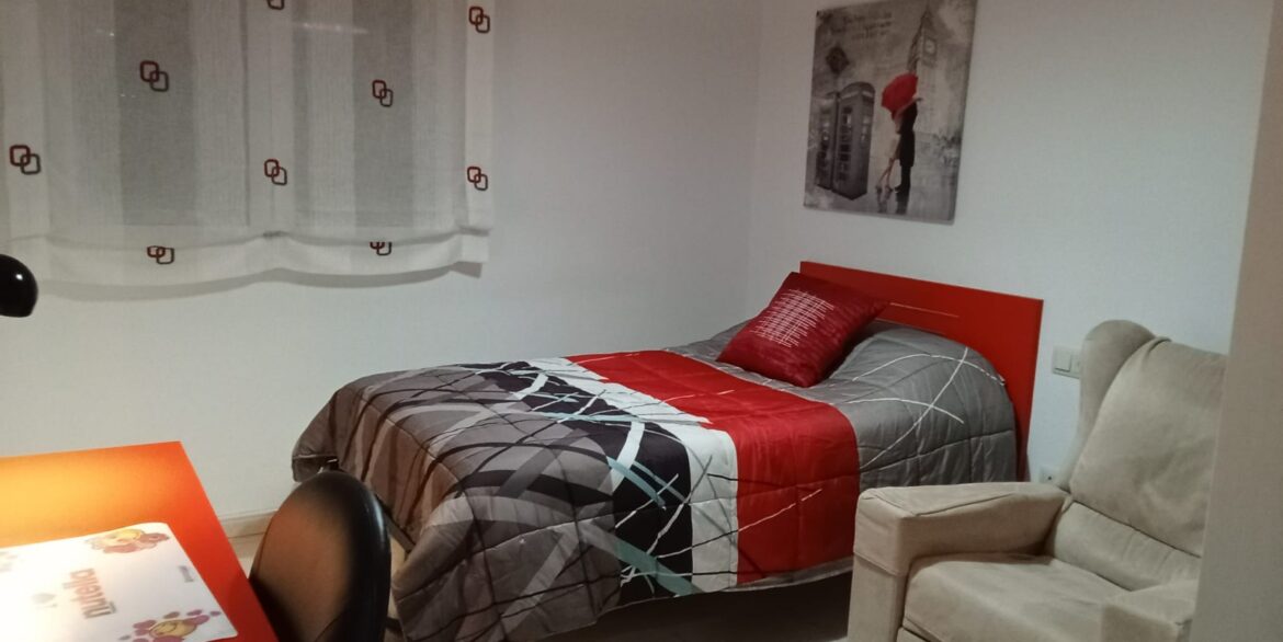 o_1jghhi2bn70t1q8svhr4tras026