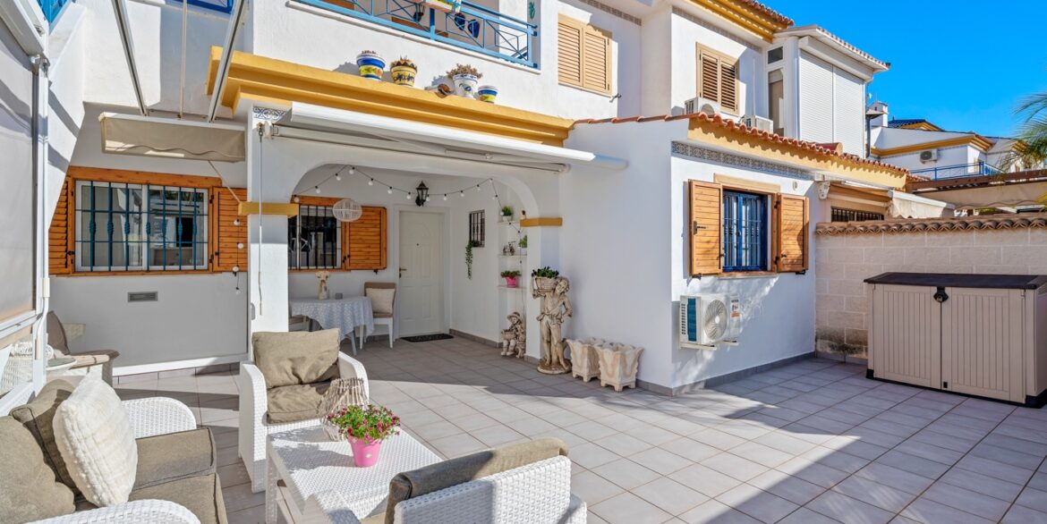 o_1jghhqmk81hkl1formrvs131s3328