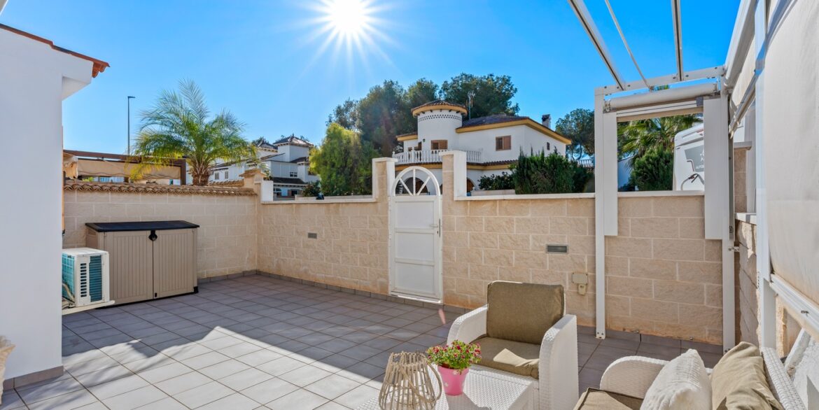 o_1jghhqmk81pkdg344671hjbgd12a