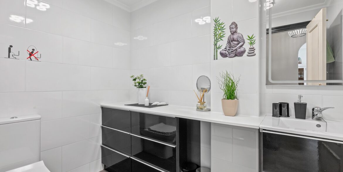 o_1jghhqmk8lo16sv1rnug3qkg12t